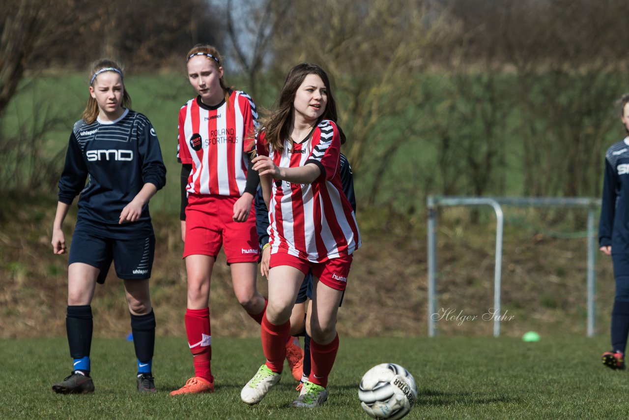 Bild 116 - C-Juniorinnen TSV Zarpen - TuS Tensfeld : Ergebnis: 2:1